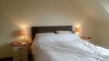 4 bedrooms, iron/ironing board, travel cot, free WiFi