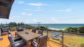 Outdoor dining - Milton 5, 99 Pacific Drive (Port Macquarie)