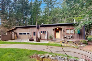 Exterior - Dog-friendly studio w/ kitchenette, WiFi, yard & fire pit (Orcas Island)