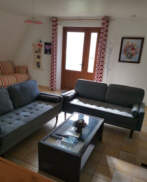 TV, DVD player, video library - Large apartment of 80 m2 with large plot, near sea, beaches, dunes, forest (Saint-Étienne-au-Mont)