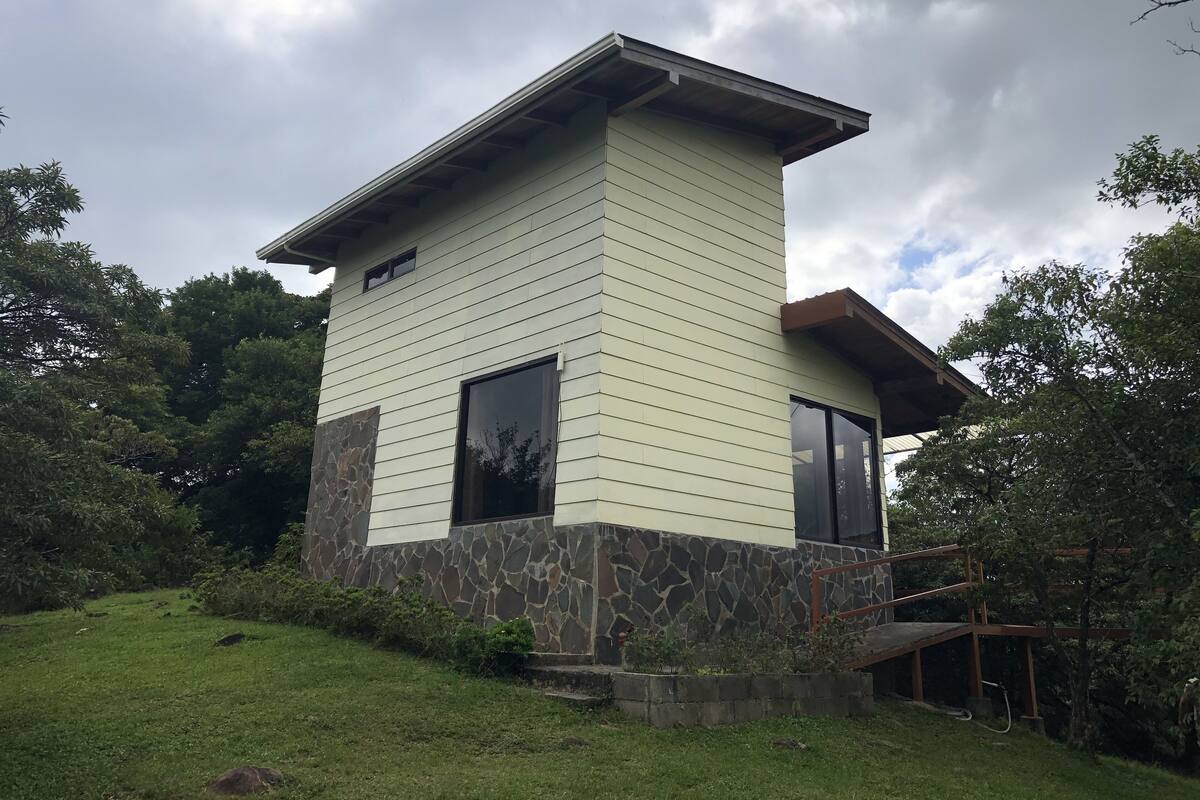 Baita panoramica, letti multipli, vista montagna | Tende oscuranti, ferro/asse da stiro, Wi-Fi gratuito, lenzuola