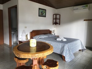 Traditional-Ferienhütte | Verdunkelungsvorhänge, Bügeleisen/Bügelbrett, kostenloses WLAN