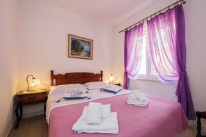 3 chambres, fer et planche à repasser, Wi-Fi, draps fournis