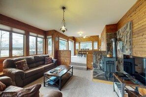 TV, DVD player, stereo - Waterfront family home with large yard,  firepit, deck, river views & boat slip (Laclede)