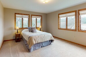 3 bedrooms, Internet, bed sheets - Waterfront family home with large yard,  firepit, deck, river views & boat slip (Laclede)