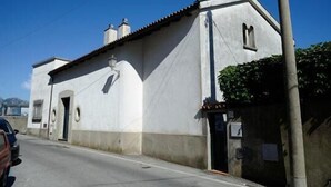 A white building with a flat roof and a small window. - Apartment with Private Pool (SCALA)