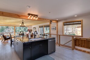 Interior - Peshastin River Place-Riverfront near Leavenworth (Peshastin)