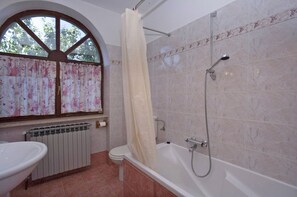 Bathtub, hair dryer, towels - Korsa in Sveti Lovrec - Istrien / Korsa in Sveti Lovrec - Appartement für 2 Personen AP1 (Sveti Lovrec)