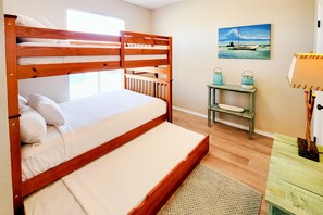 2 bedrooms, iron/ironing board, Internet, bed sheets