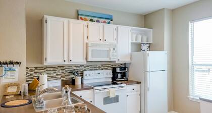NEUE AUFLISTUNG! Renovierte Wohnung mit gemeinsamen Pool / Whirlpool / Sauna - 2 Blocks zum Strand!