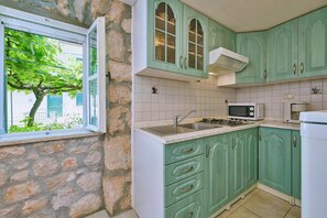 Fridge, microwave, coffee/tea maker, toaster