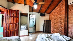 Economy Triple Room, 1 Bedroom | Hypo-allergenic bedding, minibar, blackout drapes, free WiFi - Pousada do Alemao (Foz do Iguaçu)