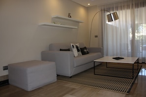TV, DVD player - 100 - Beach apartment with Private Pool (Estepona)