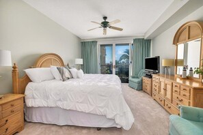 4 slaapkamers, een strijkplank/strijkijzer, gratis wifi, beddengoed