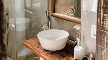 Double Room Single Use, 1 Bedroom | Bathroom | Shower, free toiletries, towels, soap