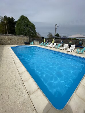 Een verwarmd zwembad