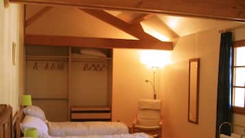 6 bedrooms, iron/ironing board, travel crib, free WiFi