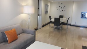 TV, DVD player - 103 - Beach apartment with Spa & Gym (Estepona)