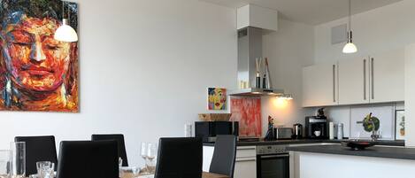 Réfrigérateur, micro-ondes, four, lave-vaisselle