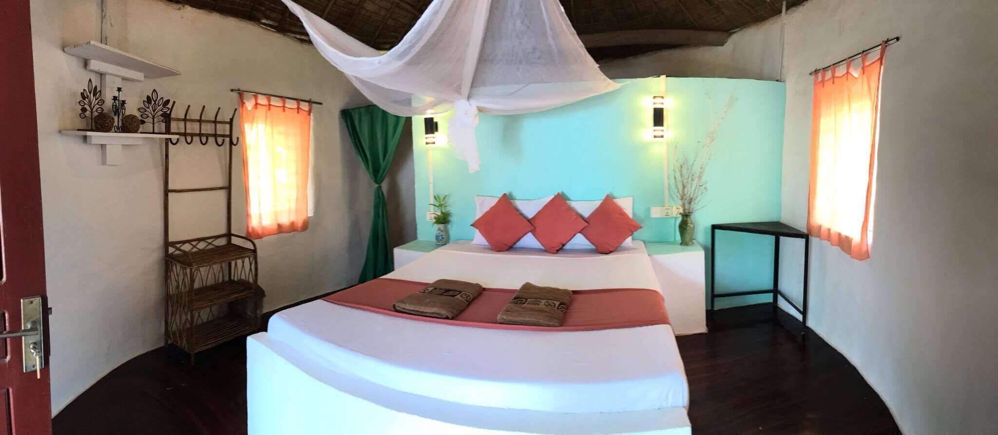 Free WiFi, bed sheets