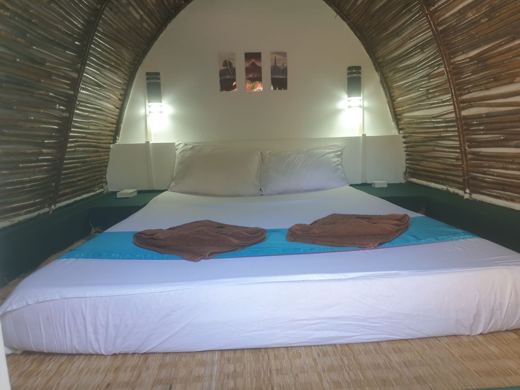 Free WiFi, bed sheets