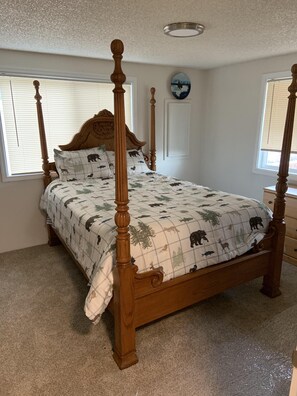 3 bedrooms, in-room safe, iron/ironing board, WiFi