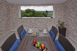 Outdoor dining - Korsa in Sveti Lovrec - Istrien / Korsa in Sveti Lovrec - Appartement für 4 Personen AP2 (Sveti Lovrec)