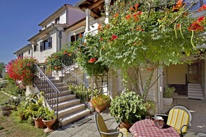 تناول الطعام بالخارج