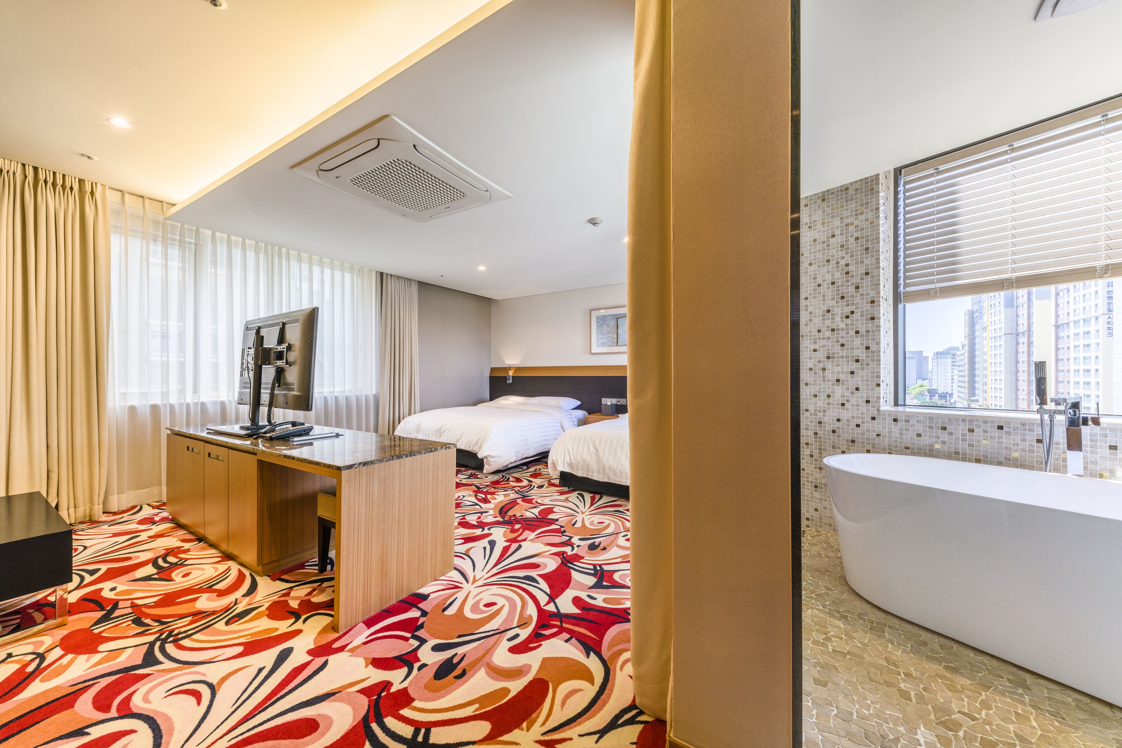 junior suite | 1 bedroom, premium bedding, down duvets, in-room safe