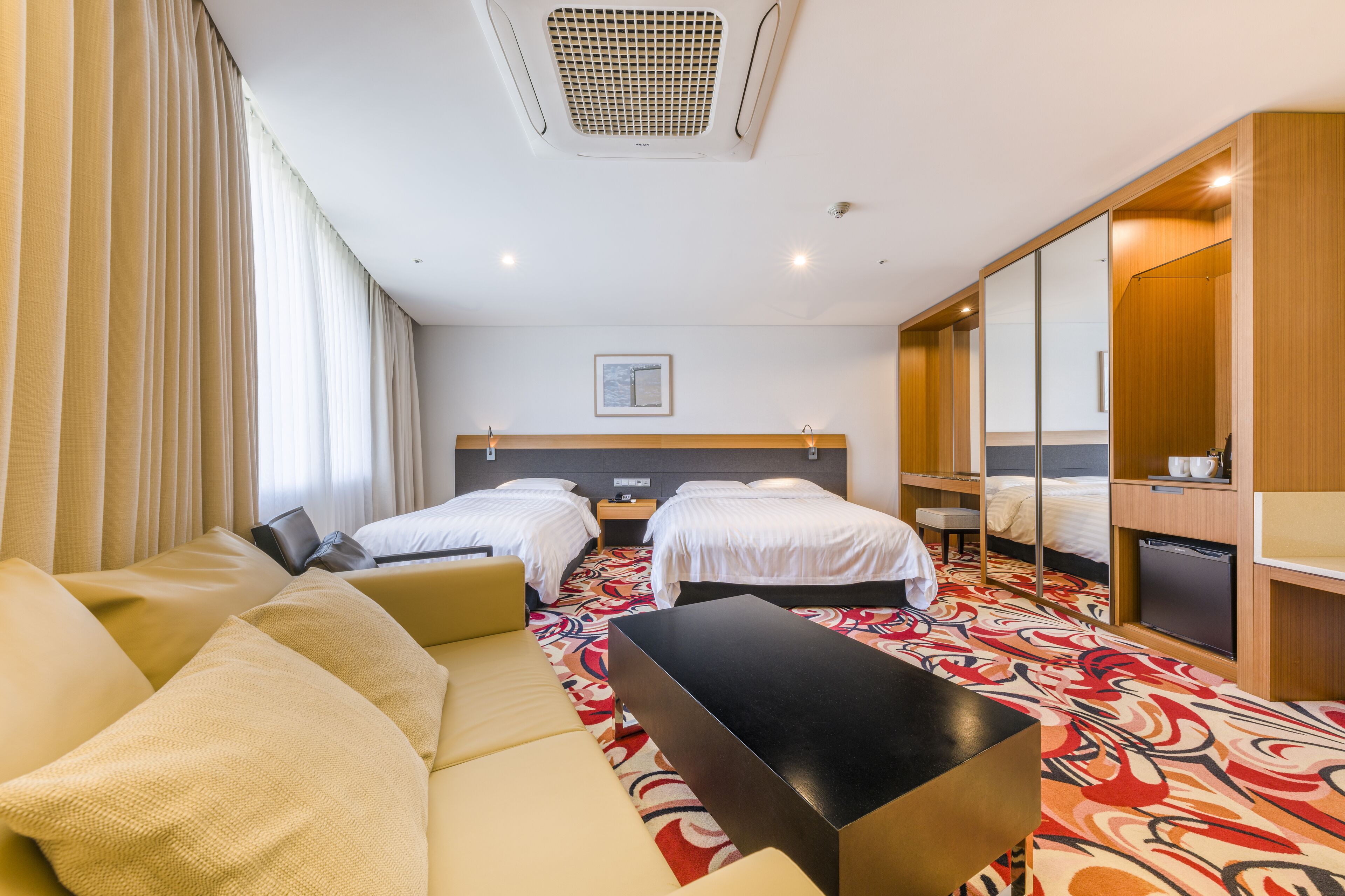 suite | 1 bedroom, premium bedding, down duvets, in-room safe