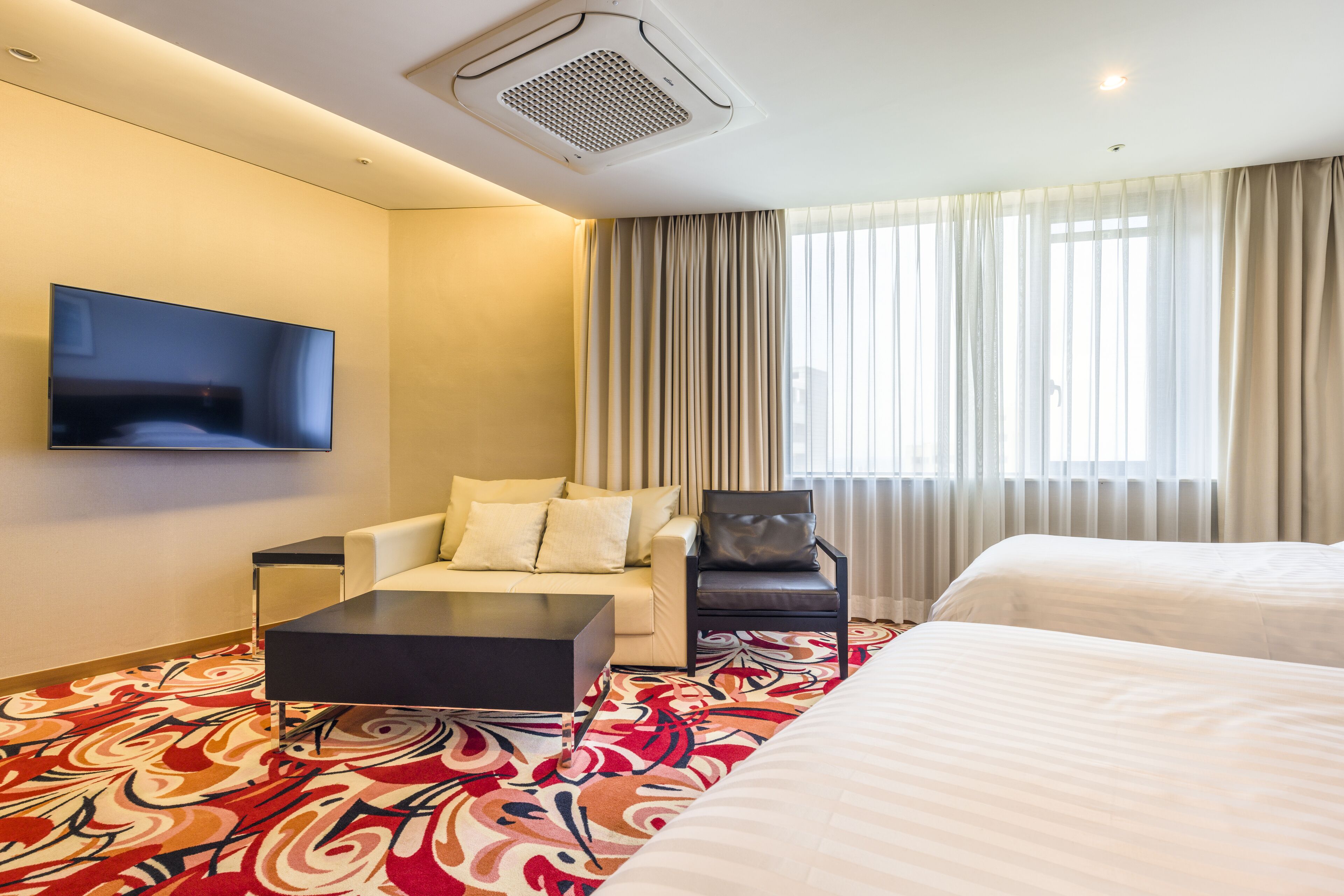 suite | 1 bedroom, premium bedding, down duvets, in-room safe