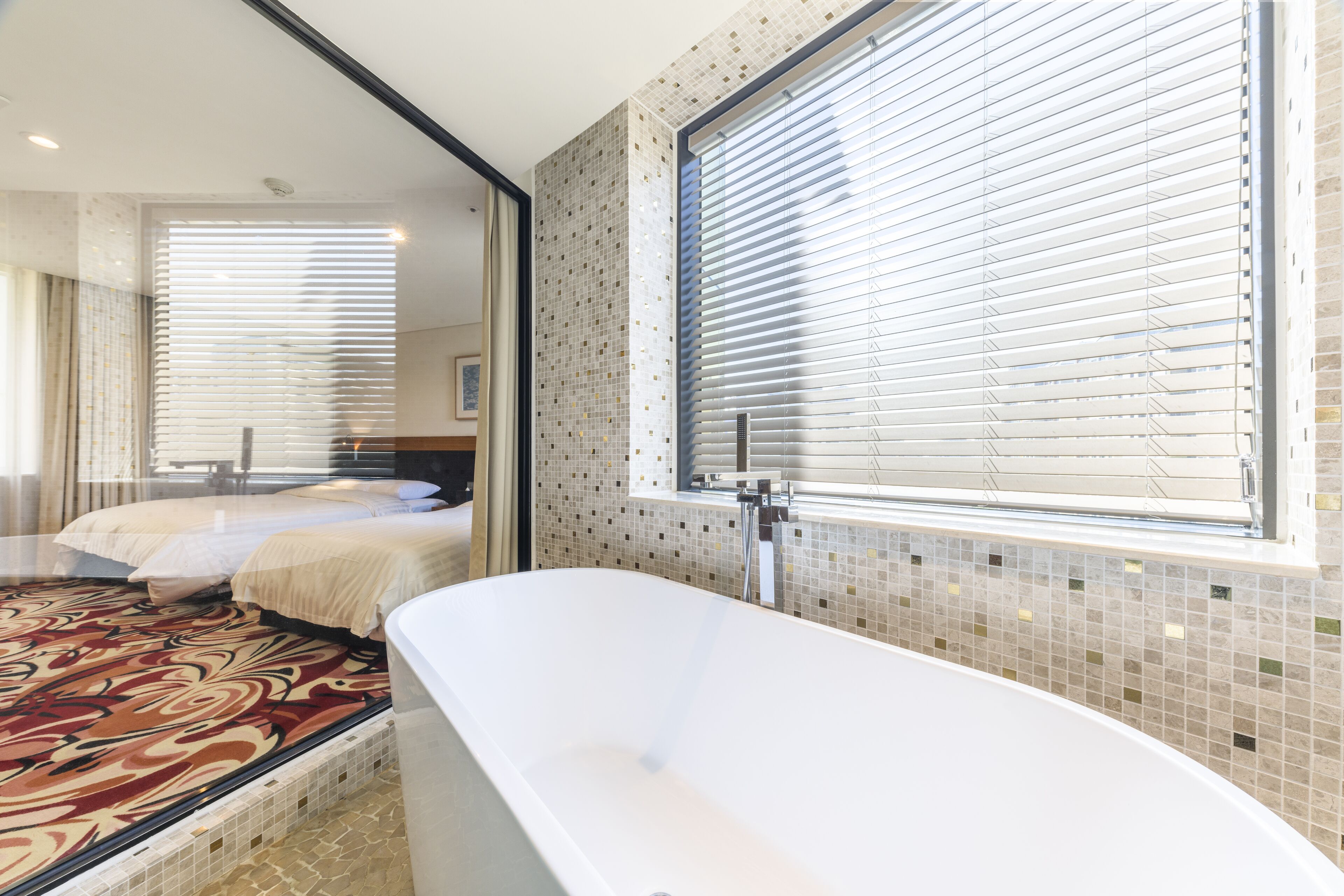 junior suite | bathroom | free toiletries, hair dryer, slippers, towels