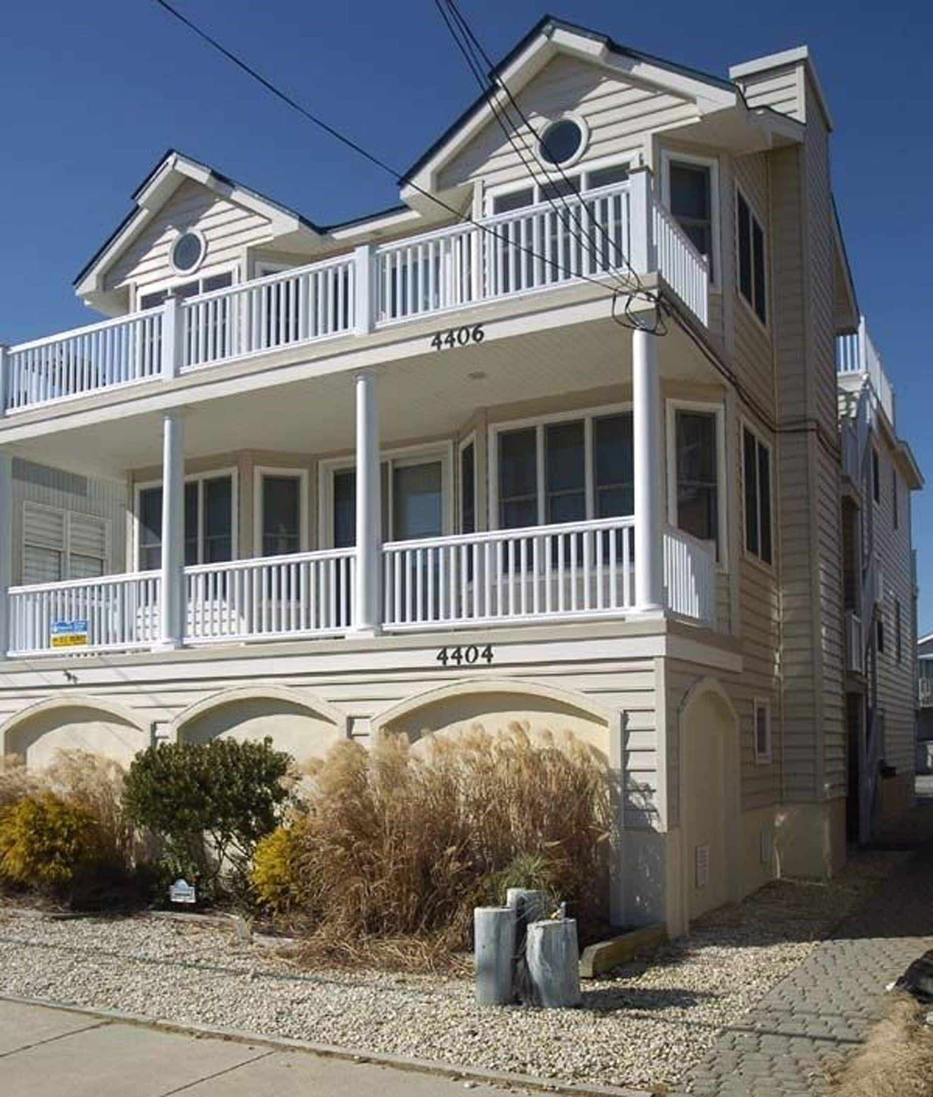 Luxurious Beachblock elevated first floor