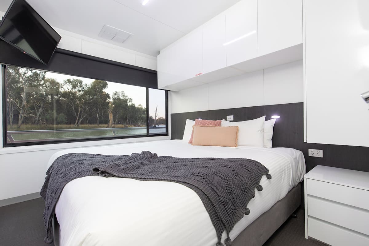 Mobile Unterkunft, 6 Schlafzimmer, Flussblick | 3 Schlafzimmer, individuell dekoriert, individuell eingerichtet