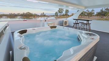 Ruby Luxury (12 berth houseboat) | Terrace/patio