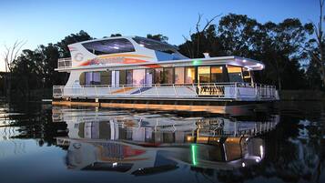 Sapphire Indulgence (12 berth houseboat) | Individually decorated, individually furnished, bed sheets