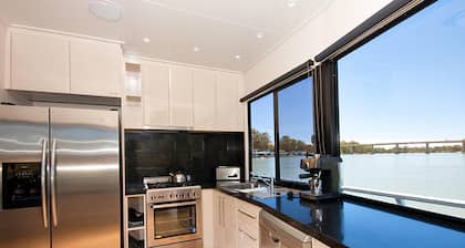 All Seasons Houseboats