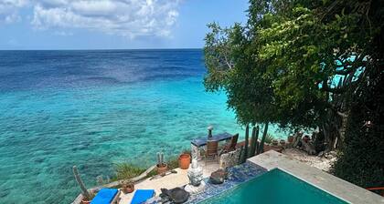 SEA FRONT-Private, natural, couples-only...unique paradise focused on peace
