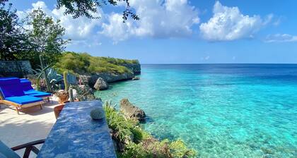 SEA FRONT-Private, natural, couples-only...unique paradise focused on peace