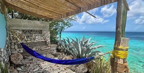 Plage, chaises longues, serviettes de plage