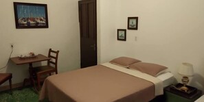 Minibar, lits pliants/supplémentaires, Wi-Fi gratuit, draps fournis