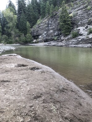 Beach - Riverfront Cozy, Cute Rental (Pagosa Springs)