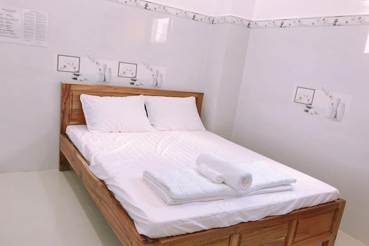 Minibar, desk, soundproofing, free WiFi