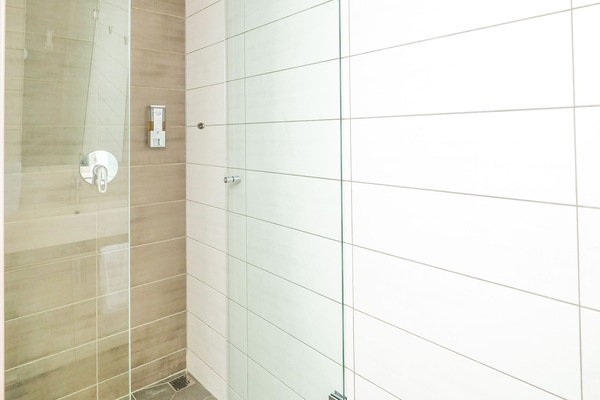 Habitación doble panorámica | Baño | Regadera, amenidades de baño gratuitas, secadora de cabello, toallas