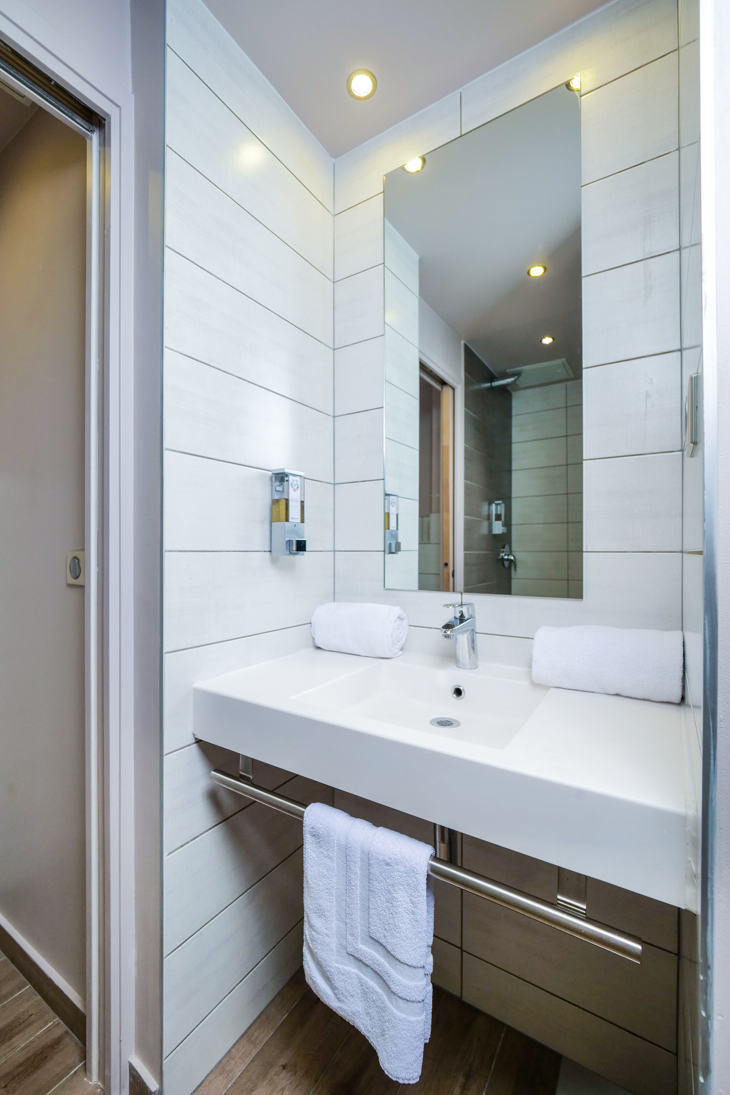 shower, free toiletries, towels