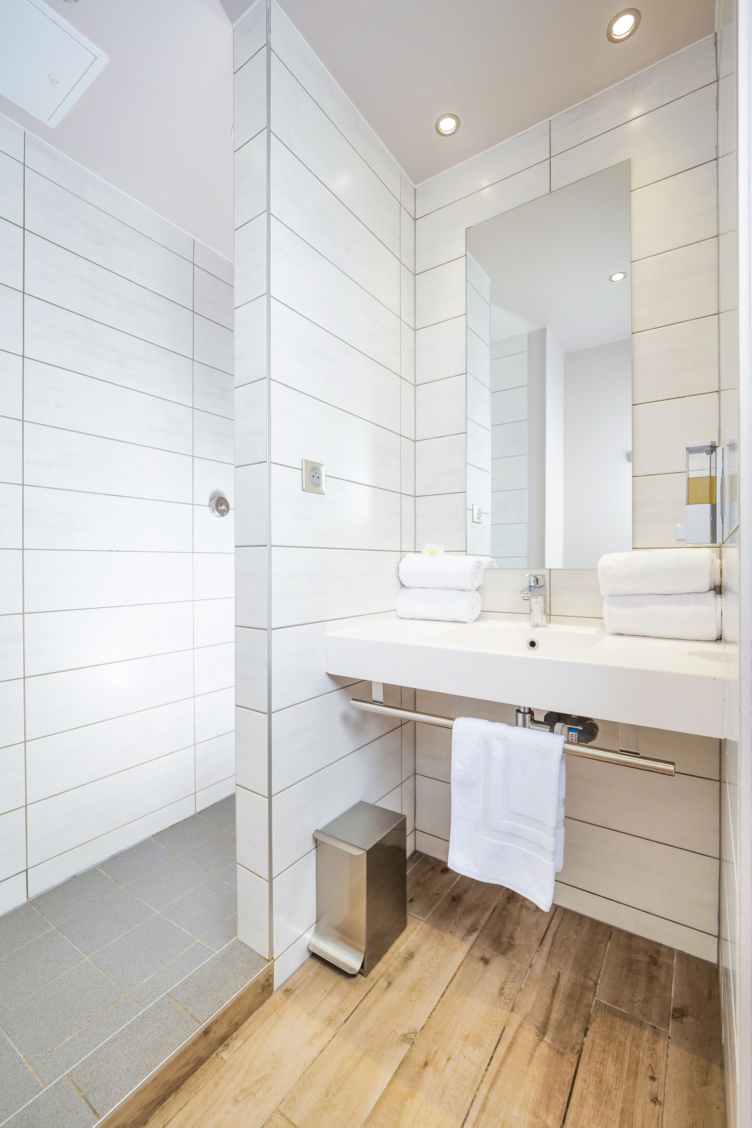 shower, free toiletries, towels