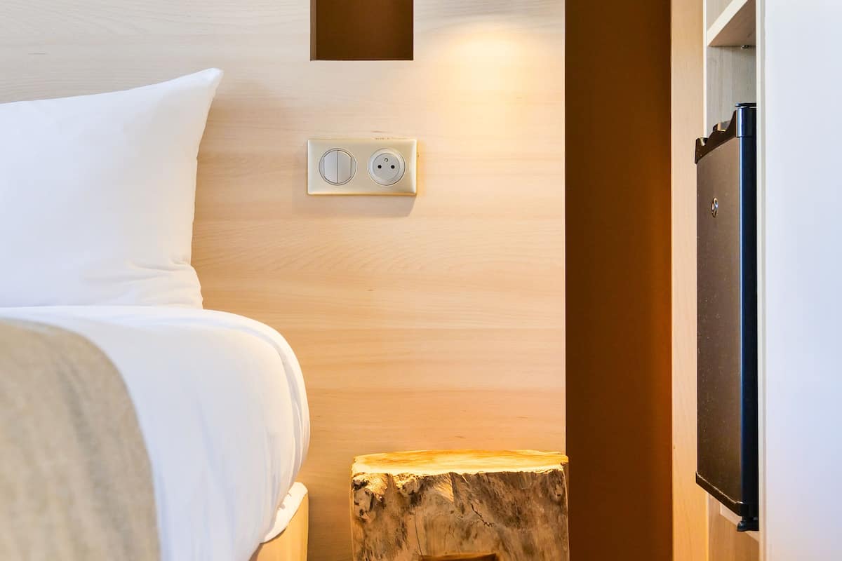 in-room safe, individually decorated, individually furnished, desk