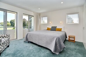 デラックス ハウス 4 ベッドルーム 2 バスルーム リバービュー | 4 室のベッドルーム、ア イロン / アイロン台、ベビーベッド、WiFi (無料)