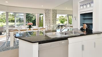 Deluxe House, 4 Bedrooms, 2 Bathrooms, River View | Private kitchen | Full-sized fridge, microwave, oven, stovetop