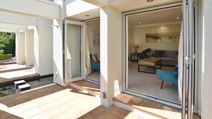 Deluxe huis, 4 slaapkamers, 2 badkamers, uitzicht op rivier | Terras
